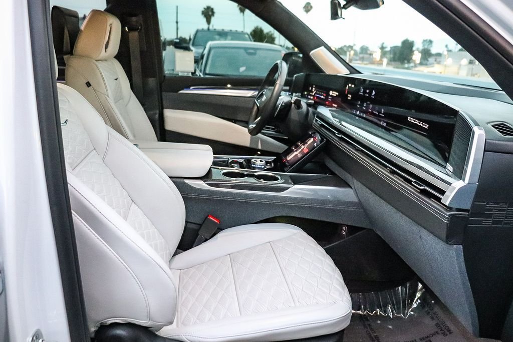 Used 2025 Crystal White Cadillac V-Series image 19