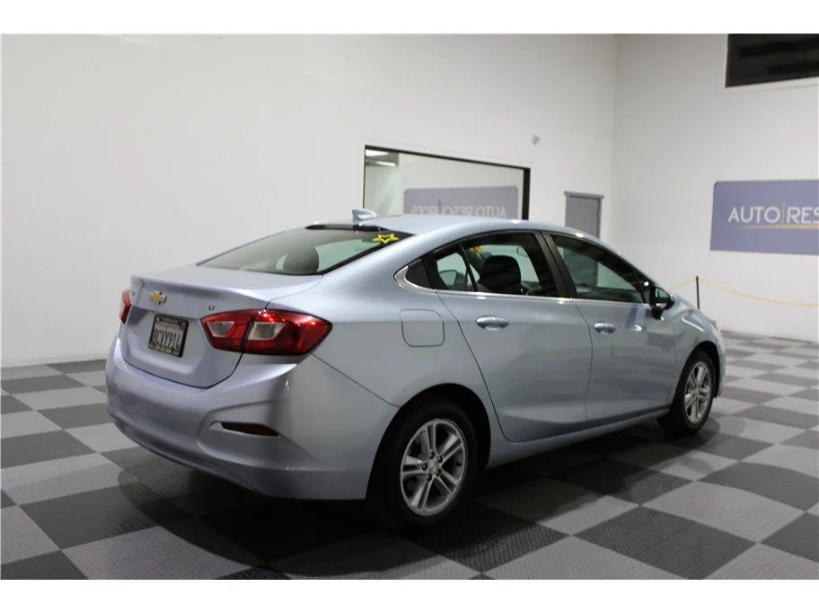 Used 2018 Arctic Blue Metallic Chevrolet LT image 4