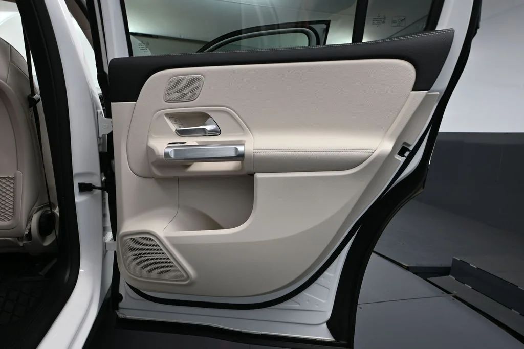 Used 2022 White Mercedes-Benz 300 image 41