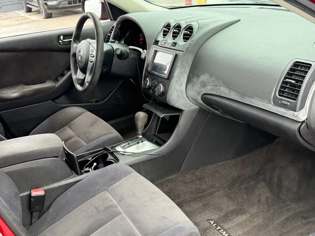 Used 2009 Red Nissan 2.5 S image 17
