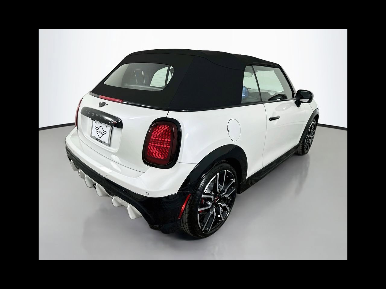New 2026 Nanuq White Metallic MINI ICONIC image 5