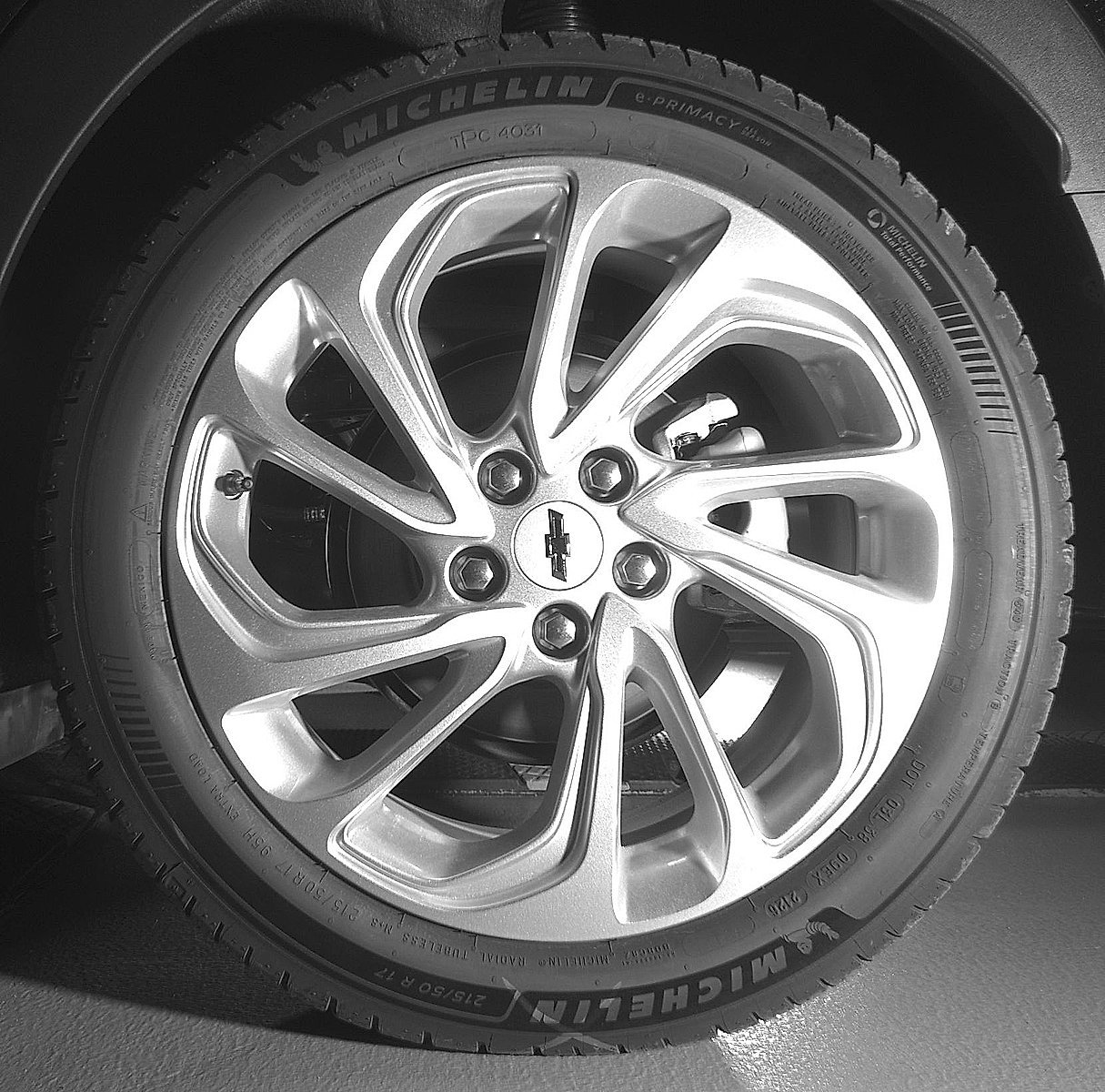 2027 Chevrolet Bolt LT - Photo 24