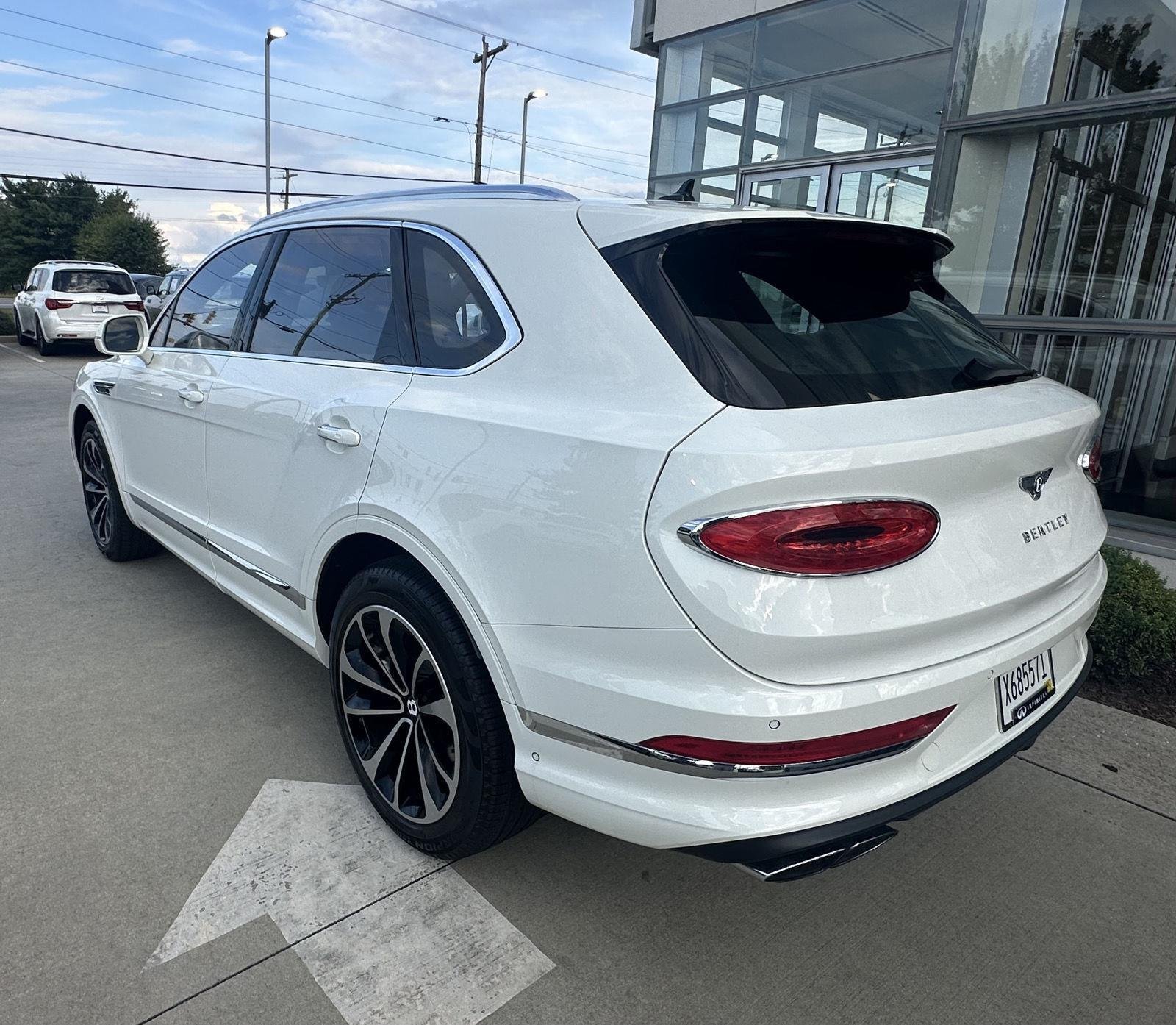 Used 2023  BENTLEY  image 5