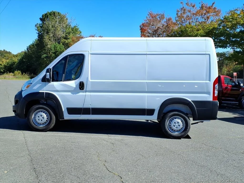 New 2026 Bright White Clearcoat RAM Tradesman image 16
