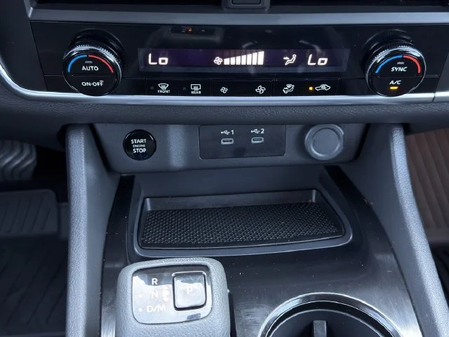 Used 2025 White/off-white Nissan SV FWD image 18