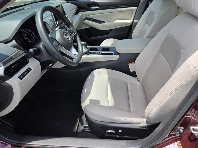 2025 Nissan Altima SV - Photo 10