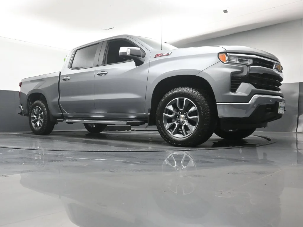 New 2026 Gray Chevrolet LT image 26