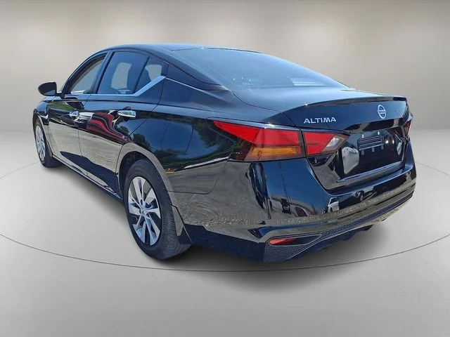 Used 2022 Black Nissan 2.5 S image 7
