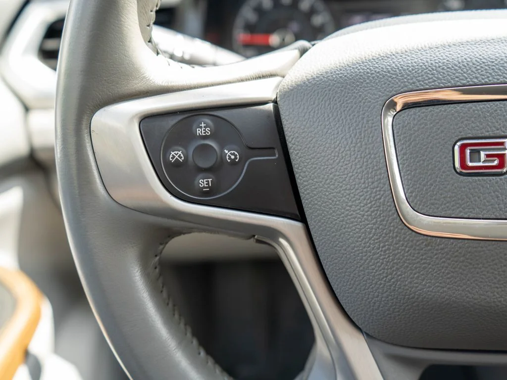 Used 2018 Silver GMC SLE-2 image 21