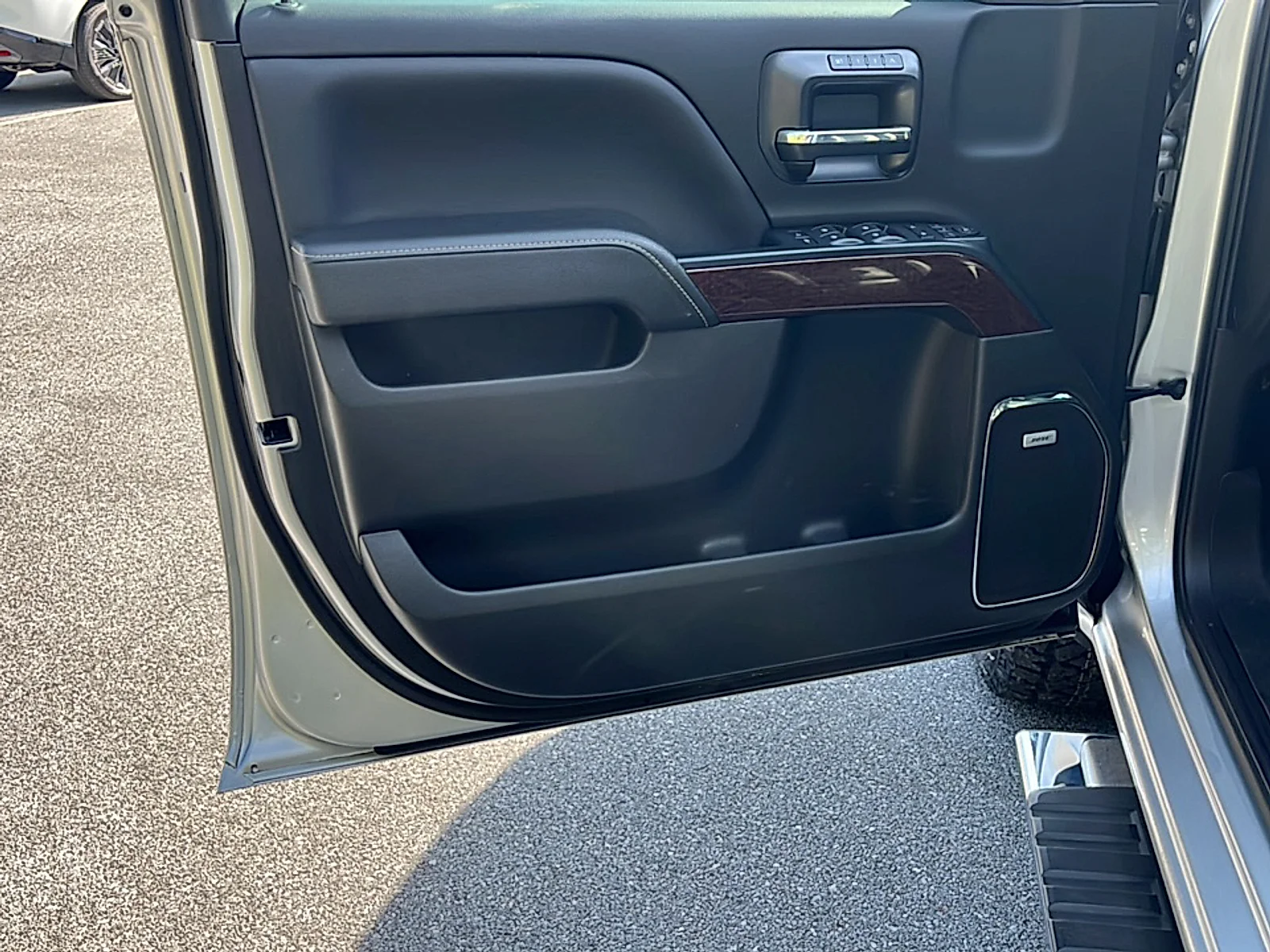 Used 2018 Quicksilver Metallic GMC SLT image 6
