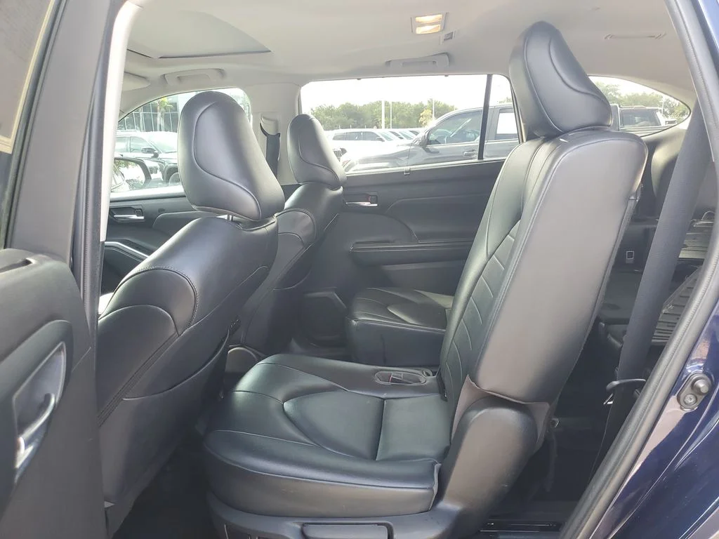 Used 2022  Toyota XLE image 8