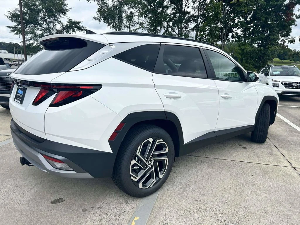 New 2026 White Hyundai SEL Plus image 3