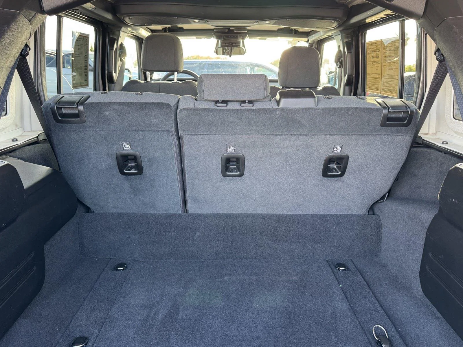 Certified Used 2025 Granite Crystal Metallic Clearcoat Jeep Sahara image 14