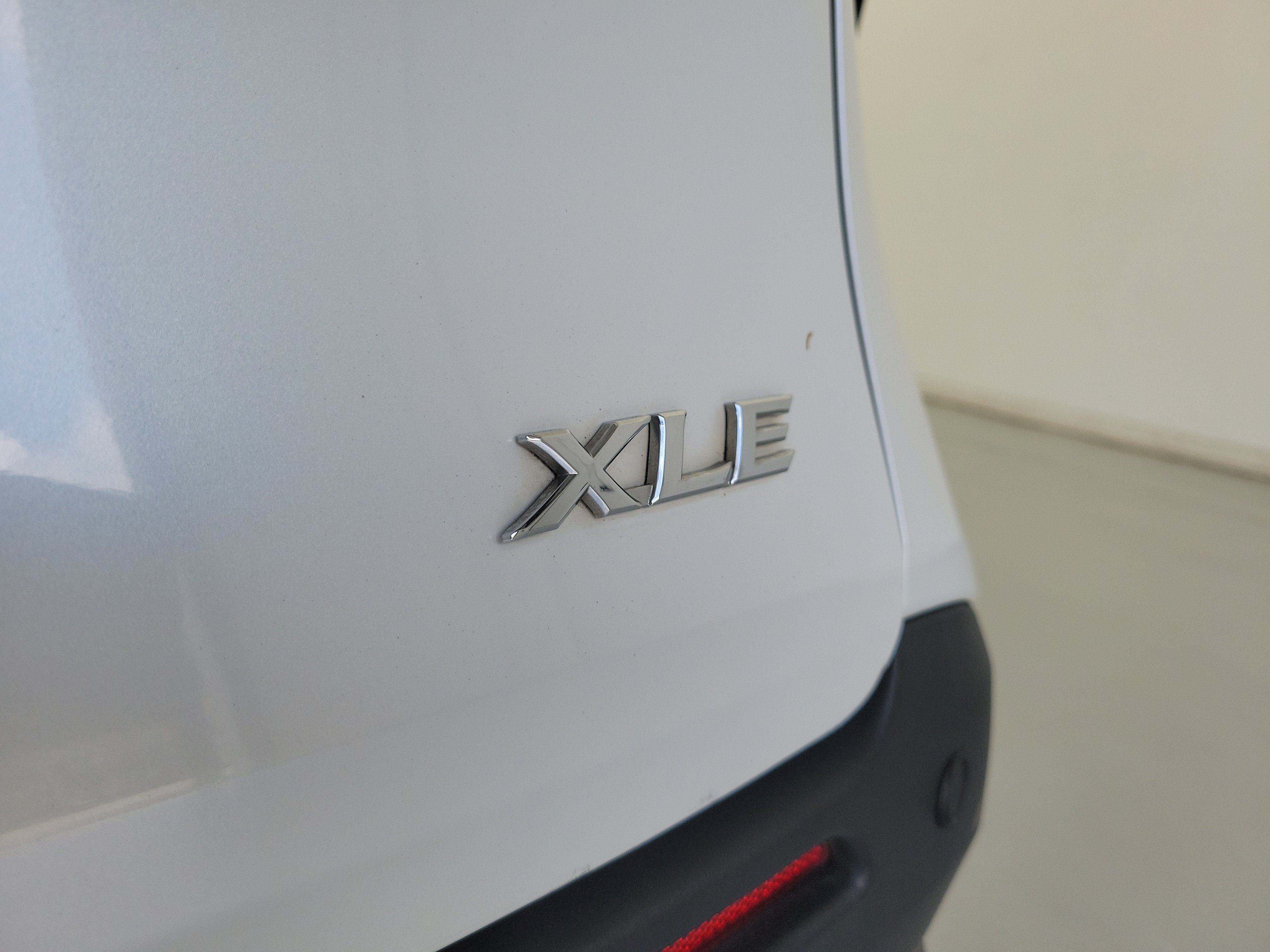 Used 2025 Wind Chill Pearl Toyota XLE image 8