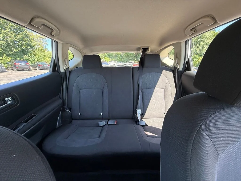Used 2014 White Nissan S image 24