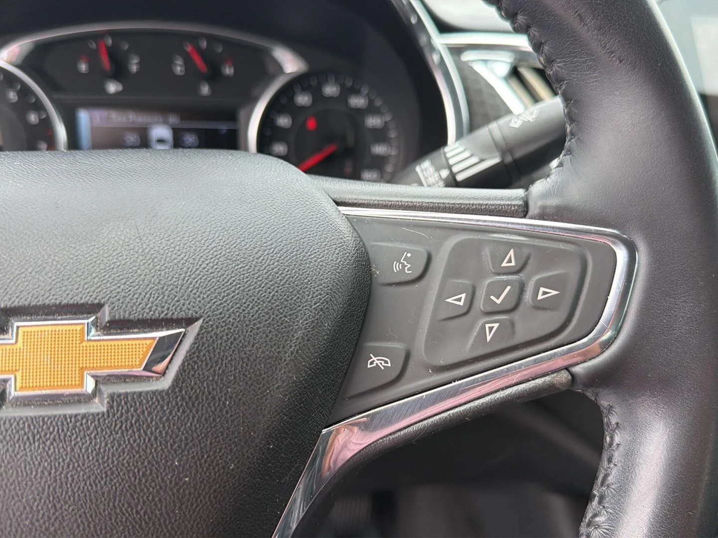 Used 2018 Summit White Chevrolet LT image 21