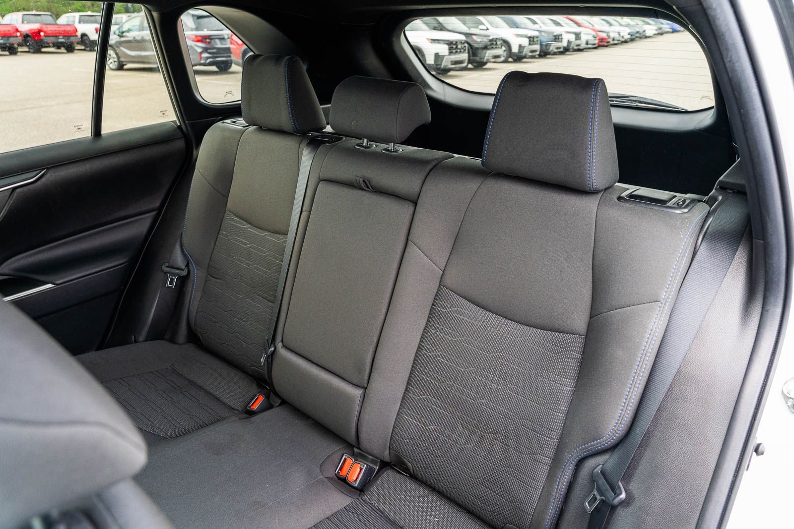 2022 Toyota RAV4 SE - Photo 18