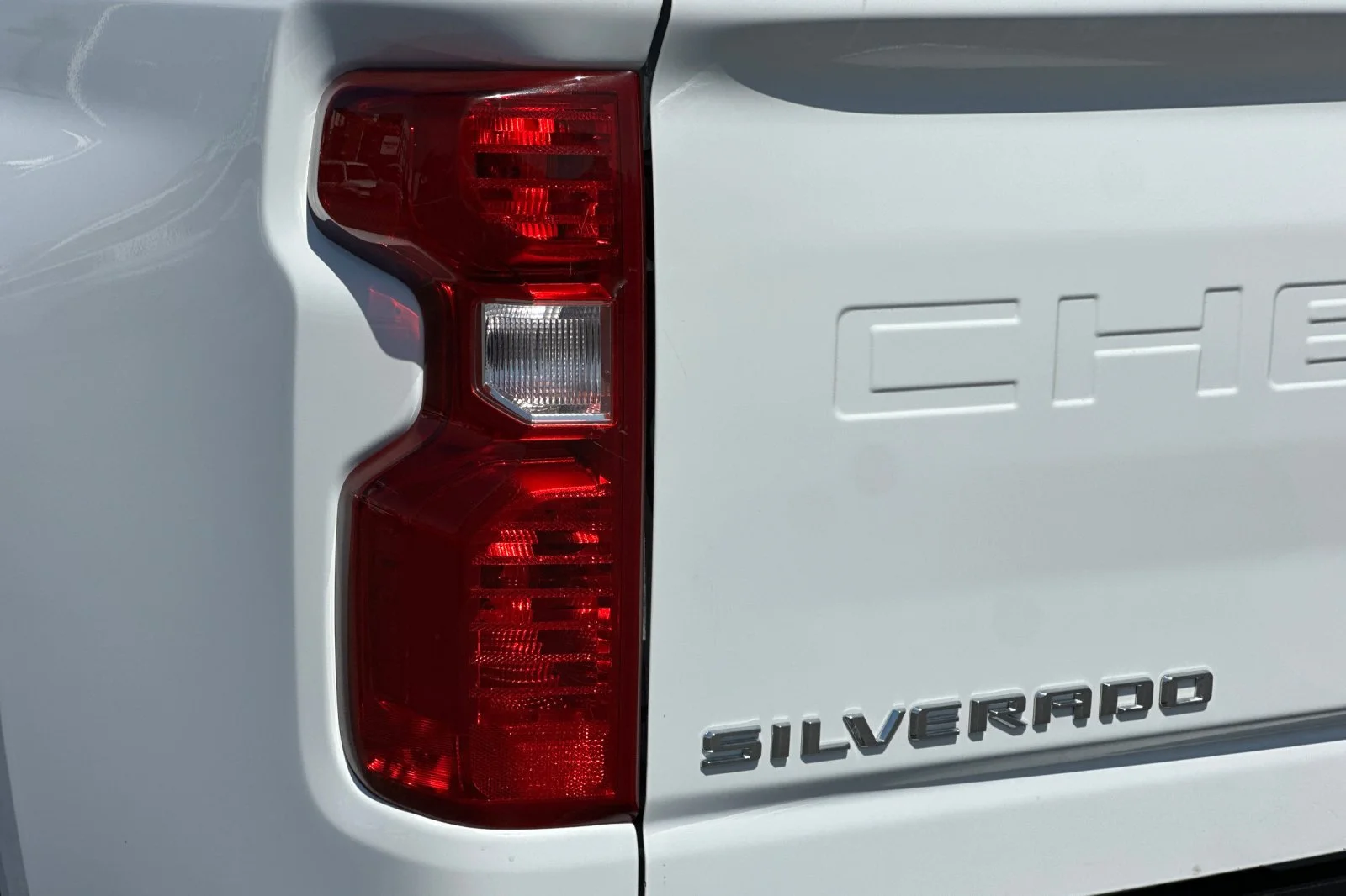 Used 2025 White Chevrolet LT image 26
