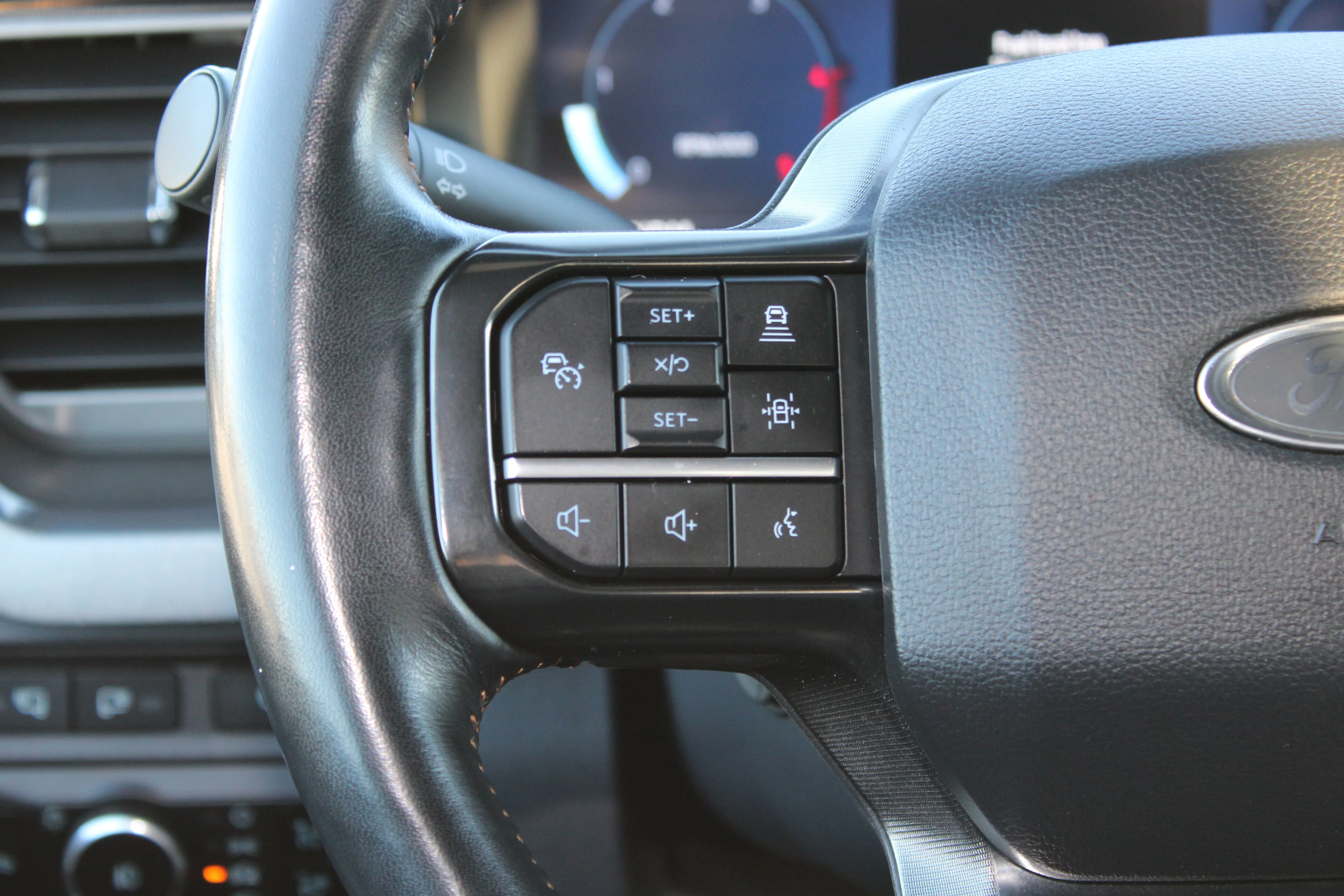 Used 2024 Agate Black Metallic Ford Platinum image 24