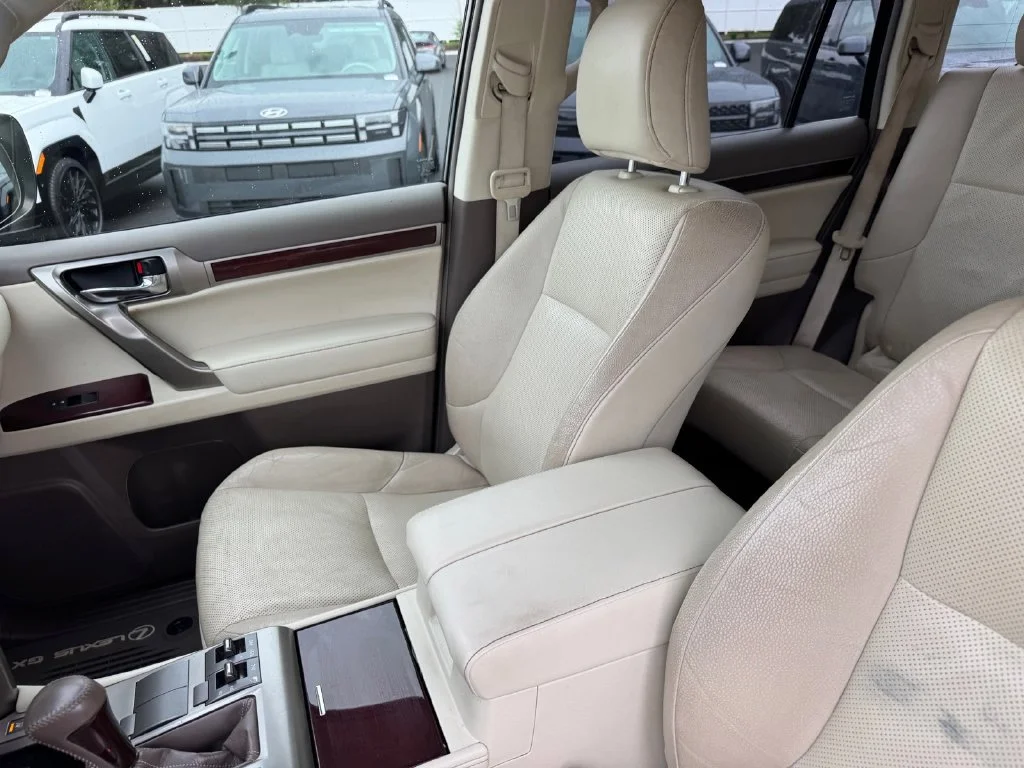 Used 2019 White Lexus 460 image 7