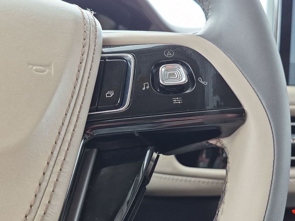 Used 2023 Gray Lincoln Standard image 16