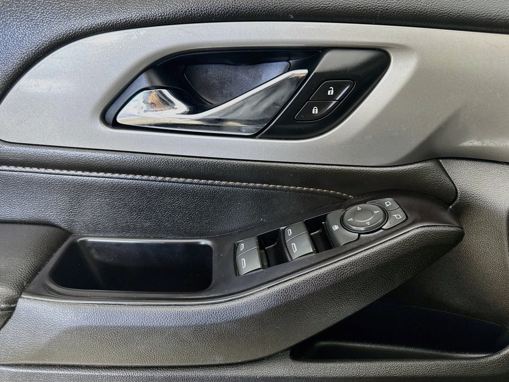 Used 2020 SUMMIT WHITE Chevrolet LS image 19