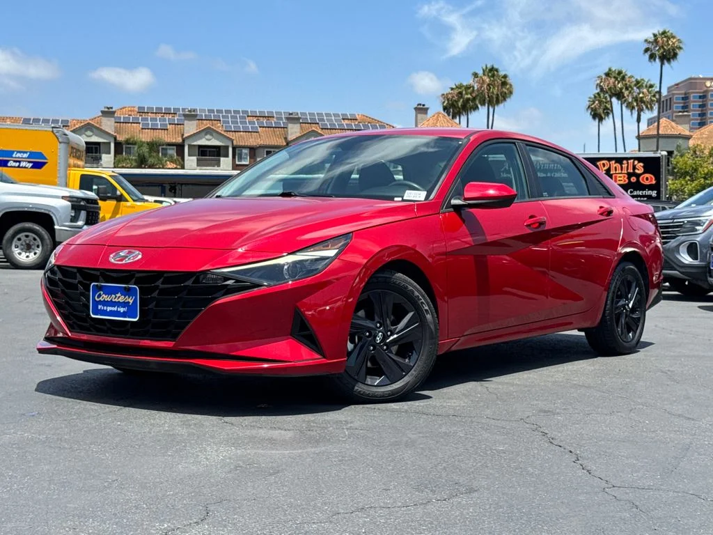 Used 2023 Red Hyundai SEL image 2
