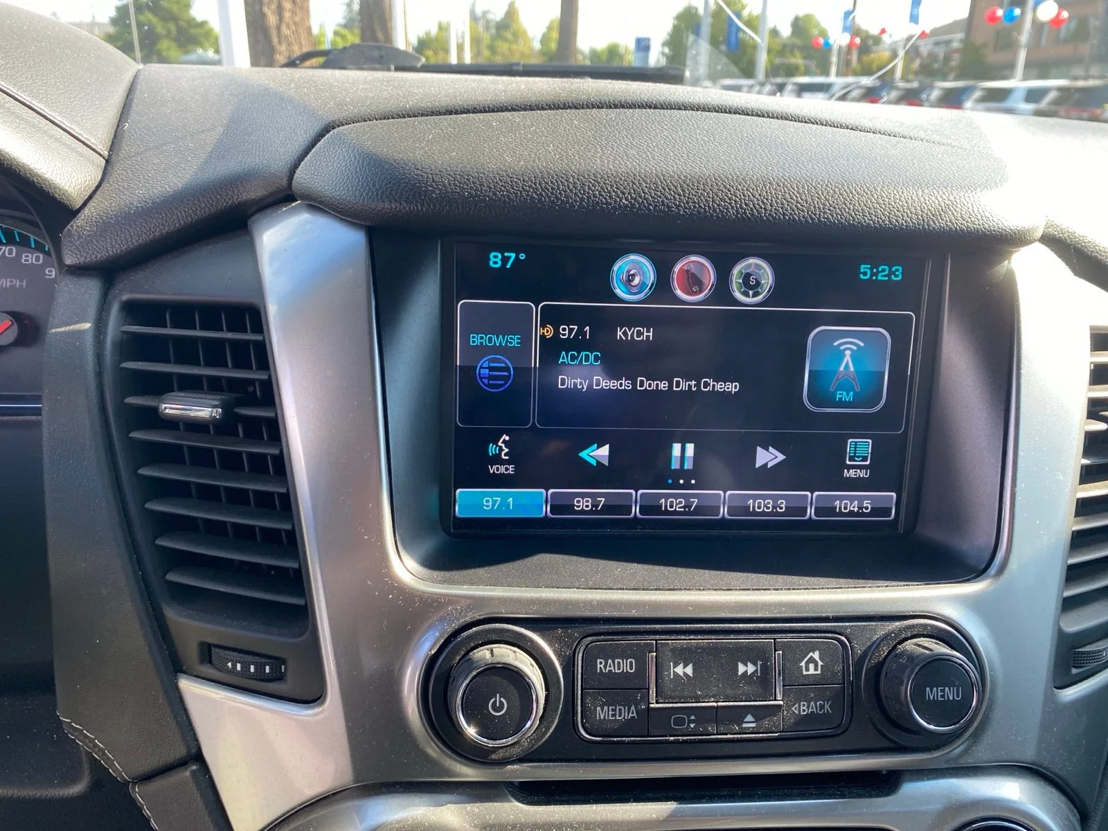 Used 2015 Silver Ice Metallic Chevrolet LT image 4