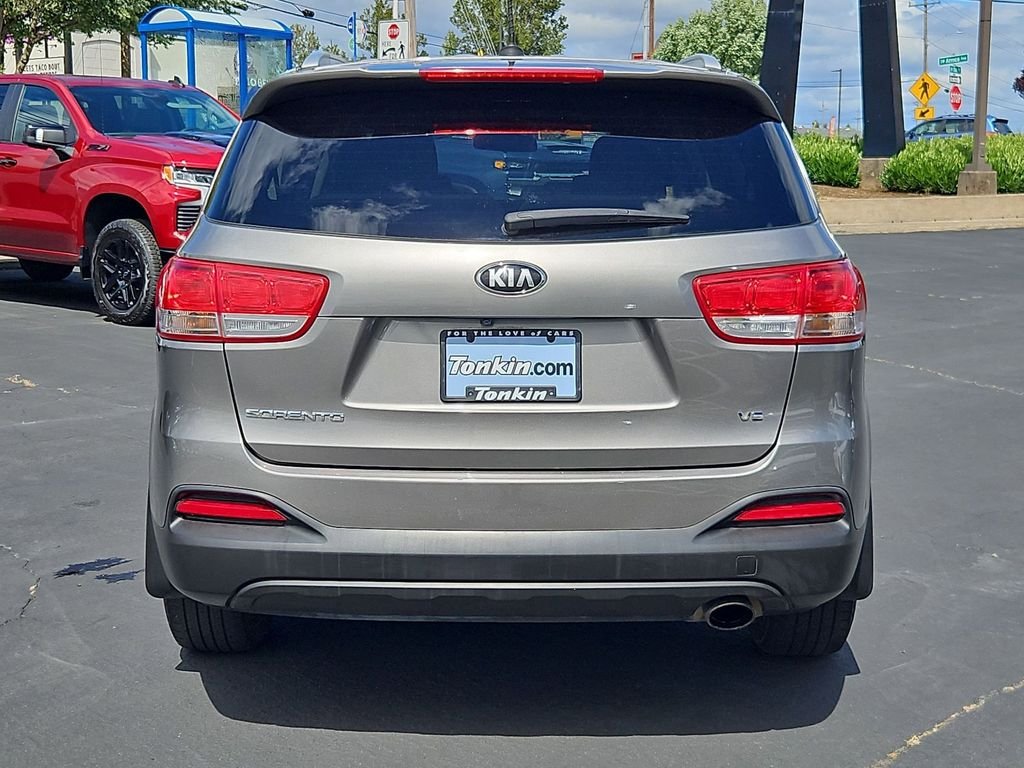 Used 2017 Titanium Silver Kia LX image 5
