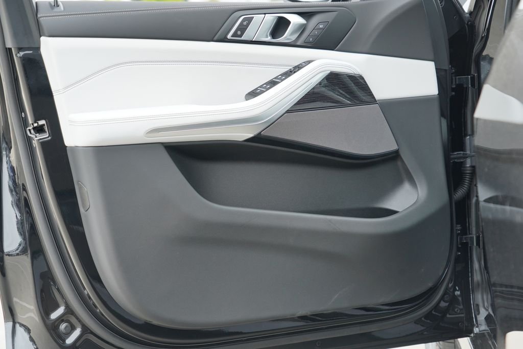 New 2026 Black Sapphire Metallic BMW xDrive40i image 8