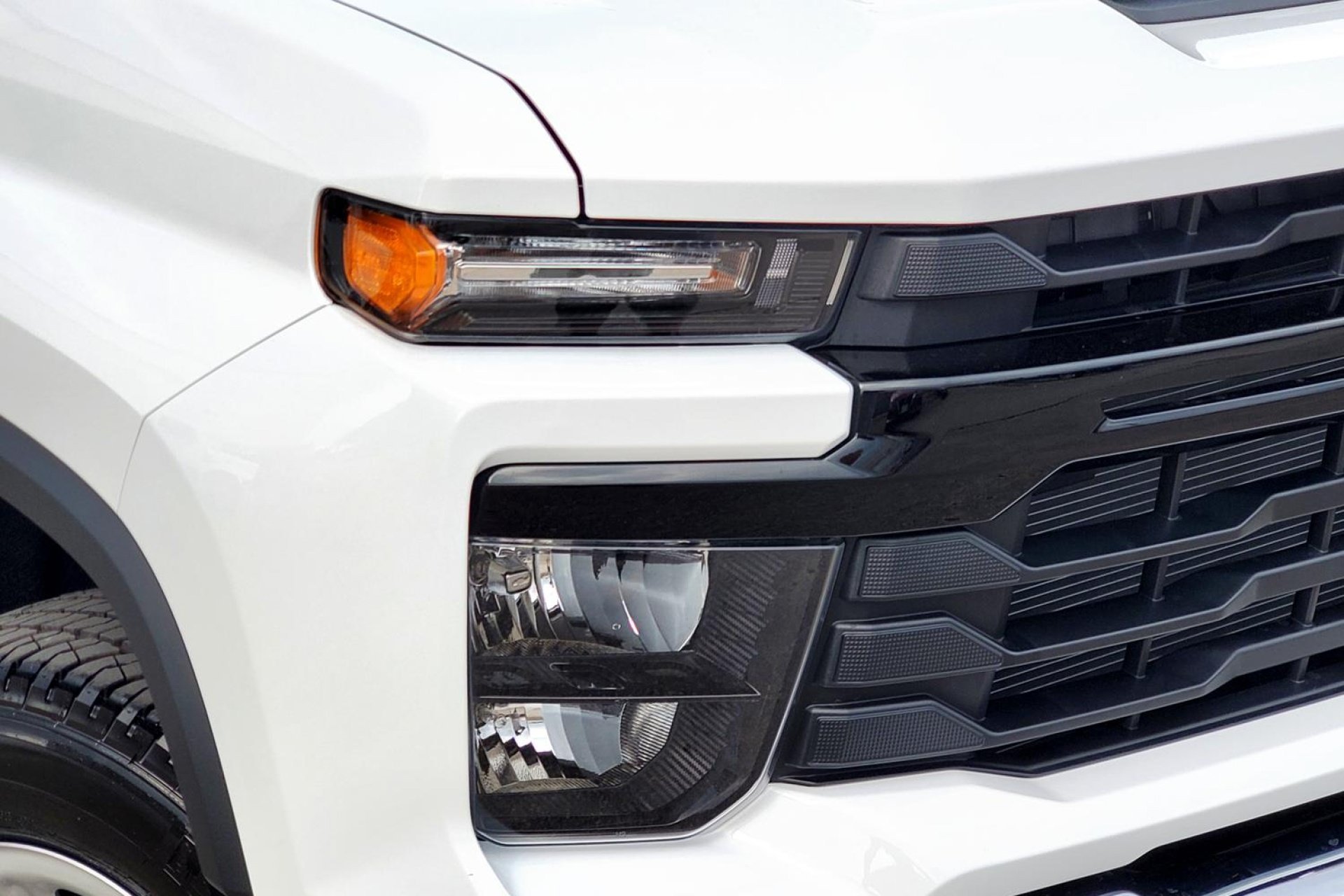 New 2025 Summit White Chevrolet WT image 2