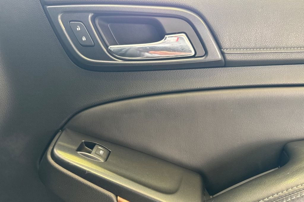 Used 2018 Silver Ice Metallic Chevrolet Premier image 23