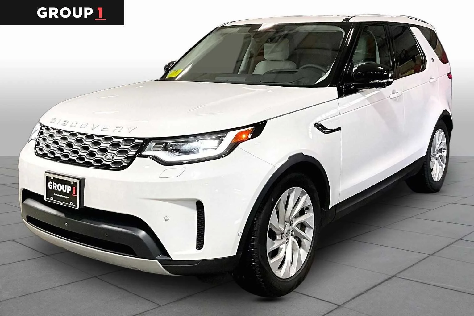 2024 Land Rover Discovery P300 S's photo