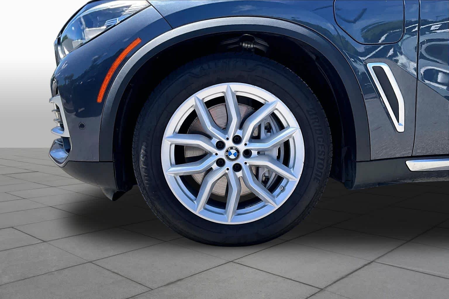 Used 2021 Arctic Gray Metallic BMW xDrive45e image 11