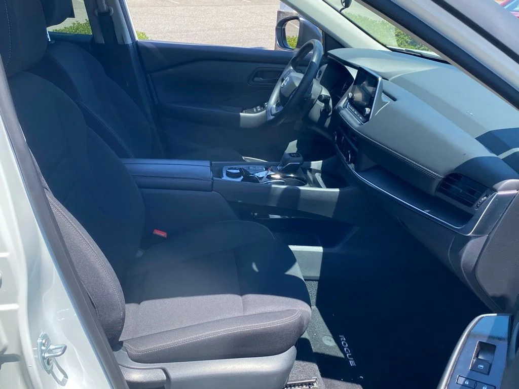 Used 2025 White Nissan S image 16