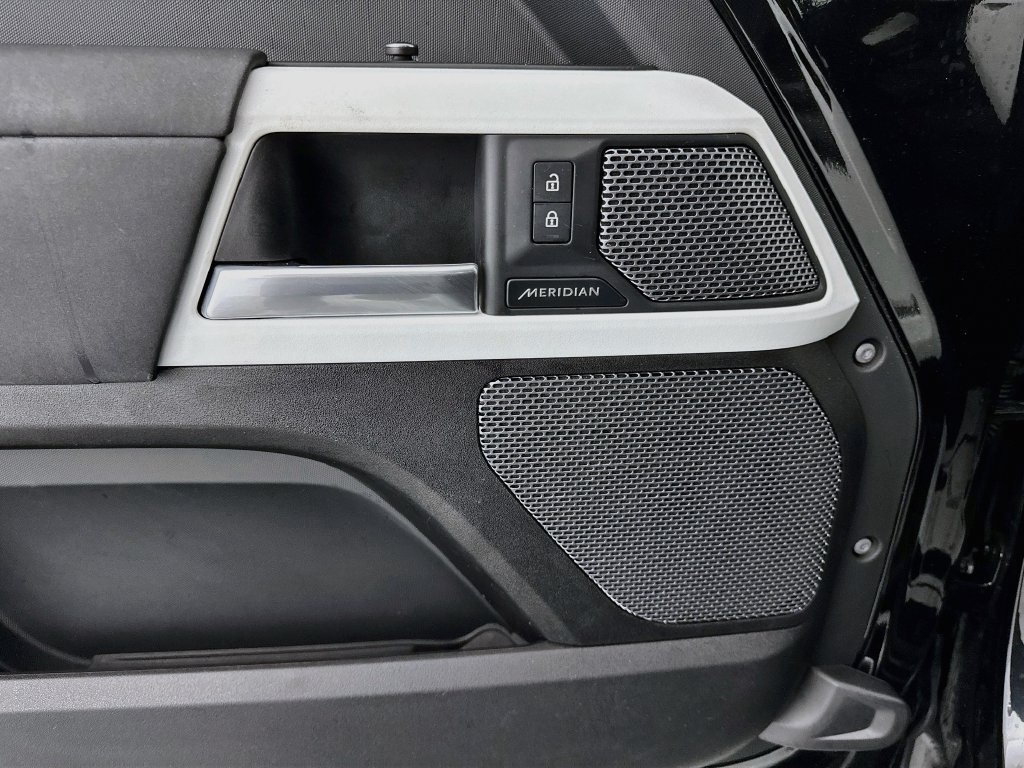 Used 2022 Black Land Rover S image 19