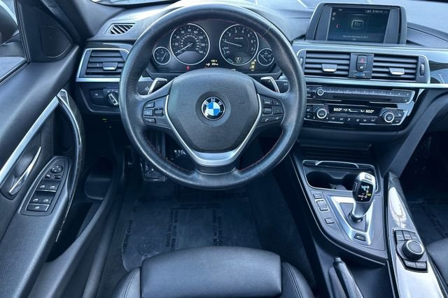 2018 BMW 3 Series 330e - Photo 16