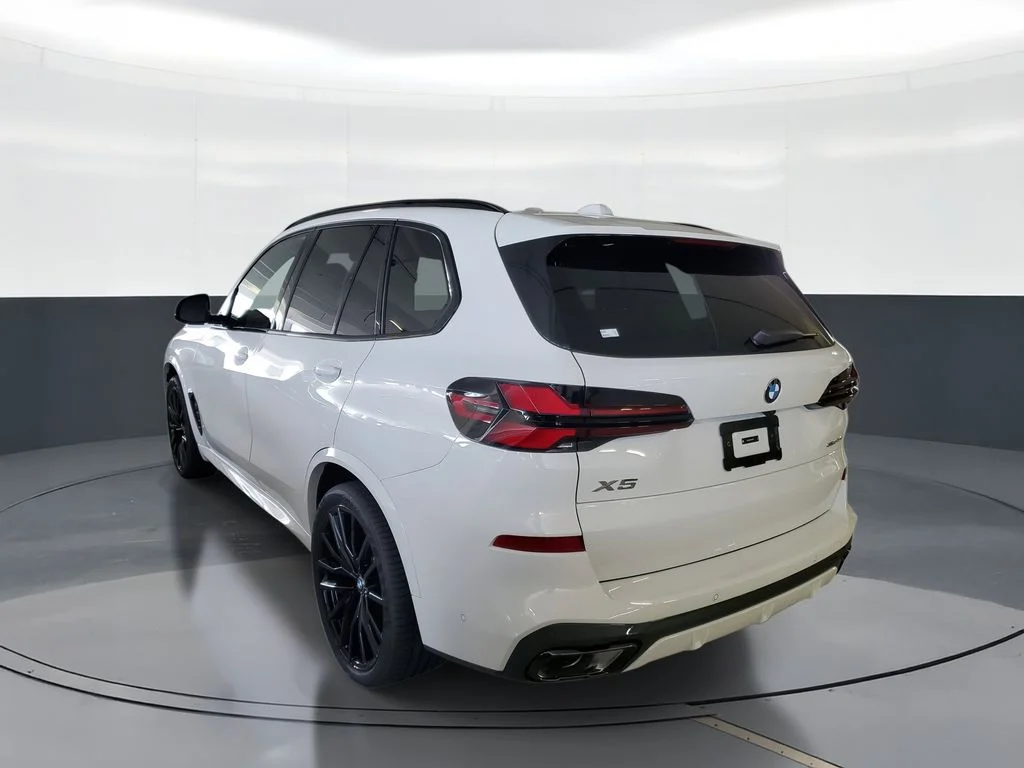 Used 2026 Alpine White BMW sDrive40i image 4