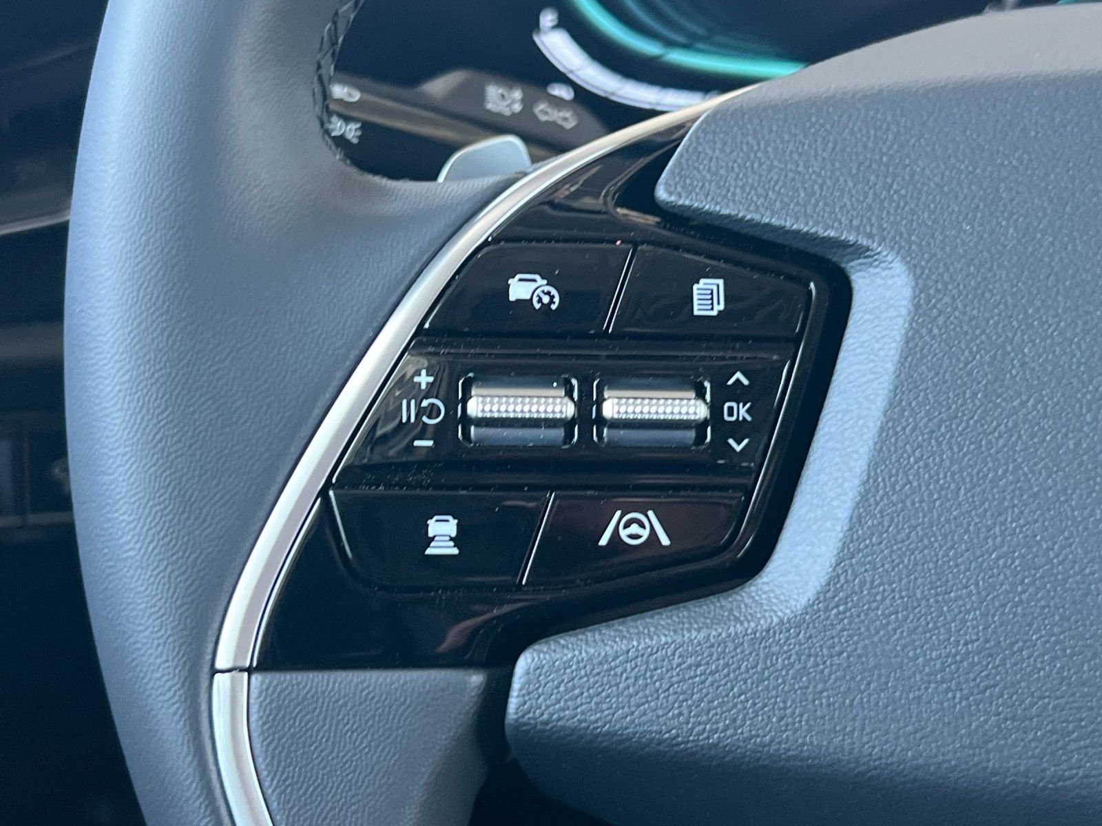 New 2026 Snow White Pearl Kia EX image 28