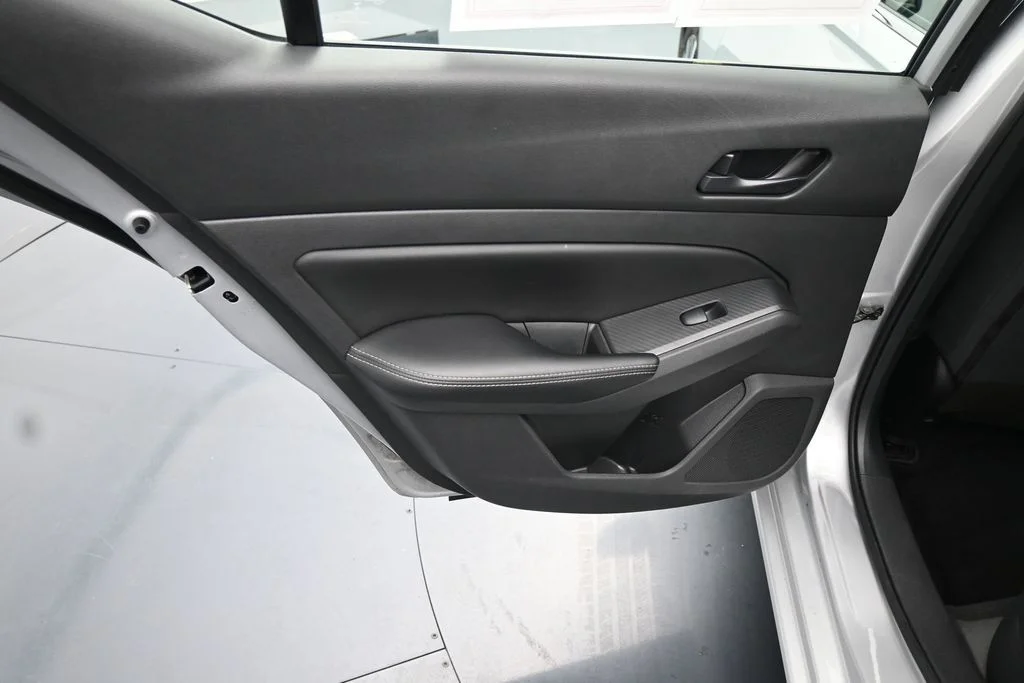 Used 2024 Silver Nissan 2.5 SV image 17