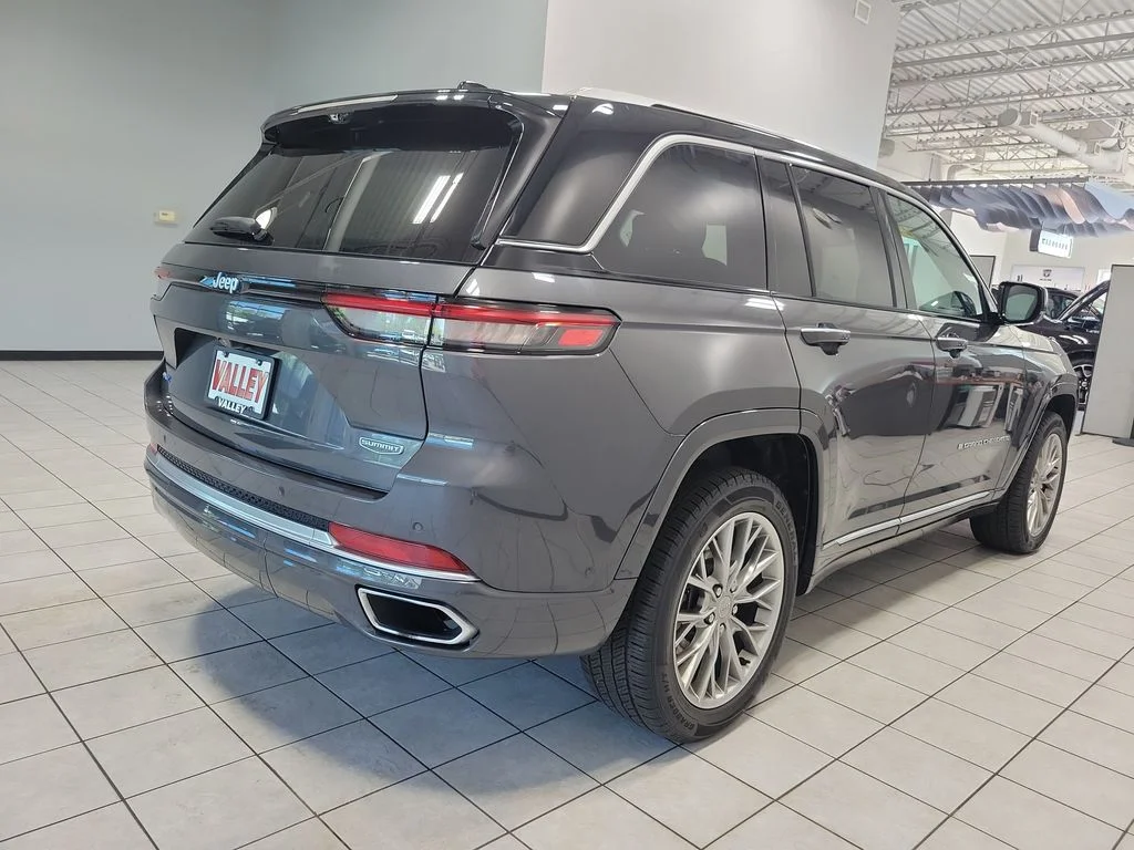 Certified Used 2022 Gray Jeep Summit 4xe image 12