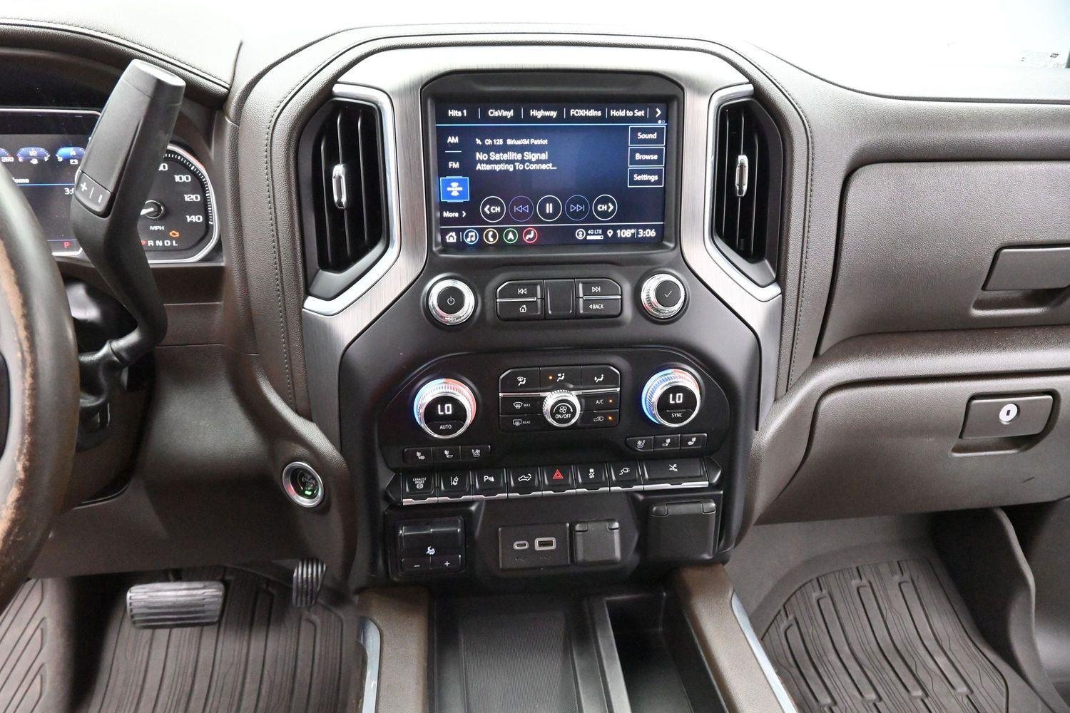 Used 2022 White Frost Tricoat GMC Denali image 30