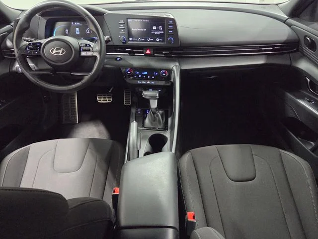Used 2025 Gray Hyundai SEL Sport image 8