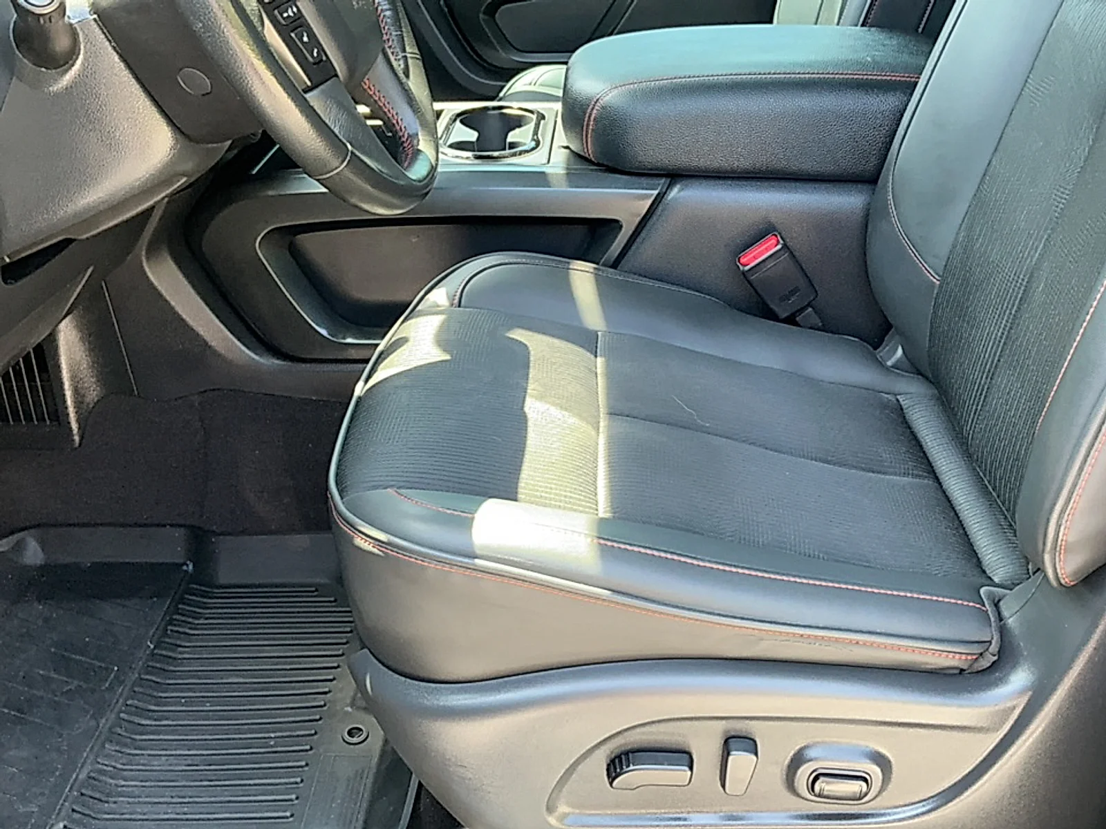 Used 2023  Nissan Crew Cab PRO-4X 4x4 image 14