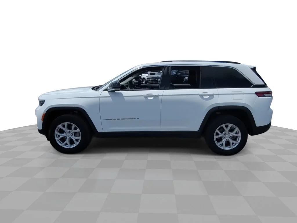 Used 2023 White Jeep Limited 4x4 image 5