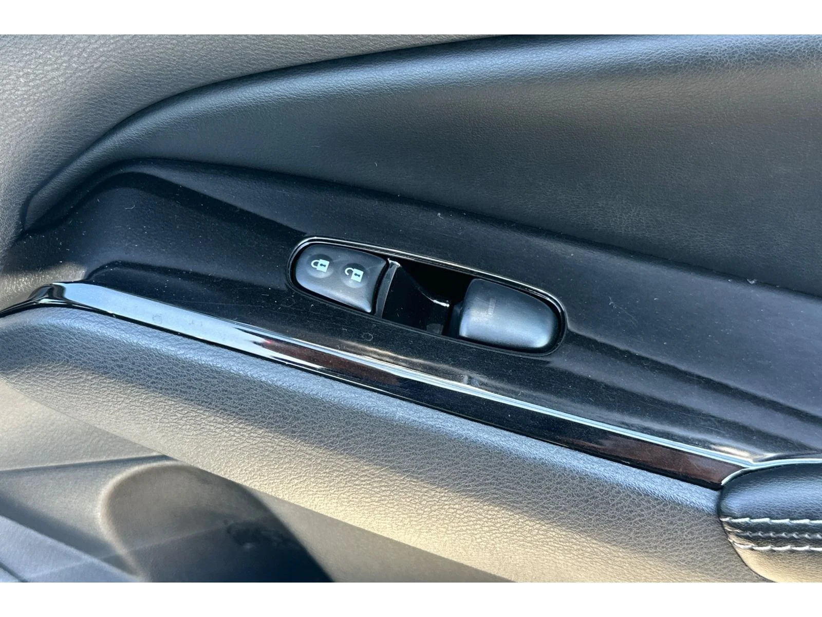 Used 2023 Gun Metallic Nissan 2.5 SV image 21