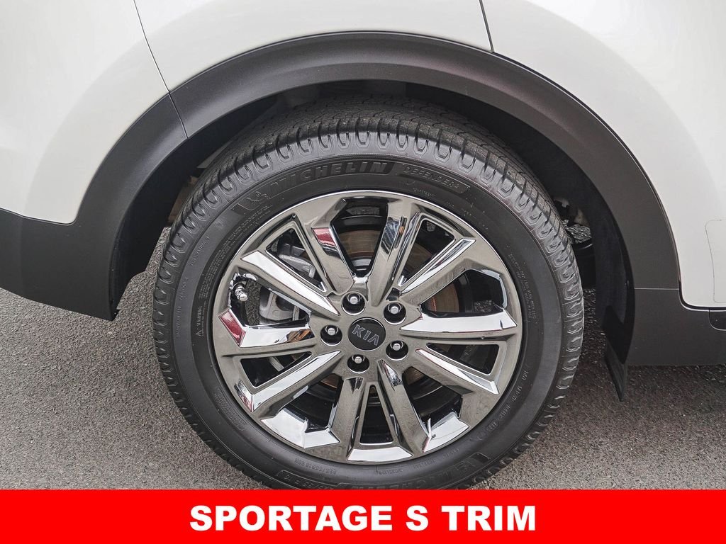 Used 2021 White Kia S image 8