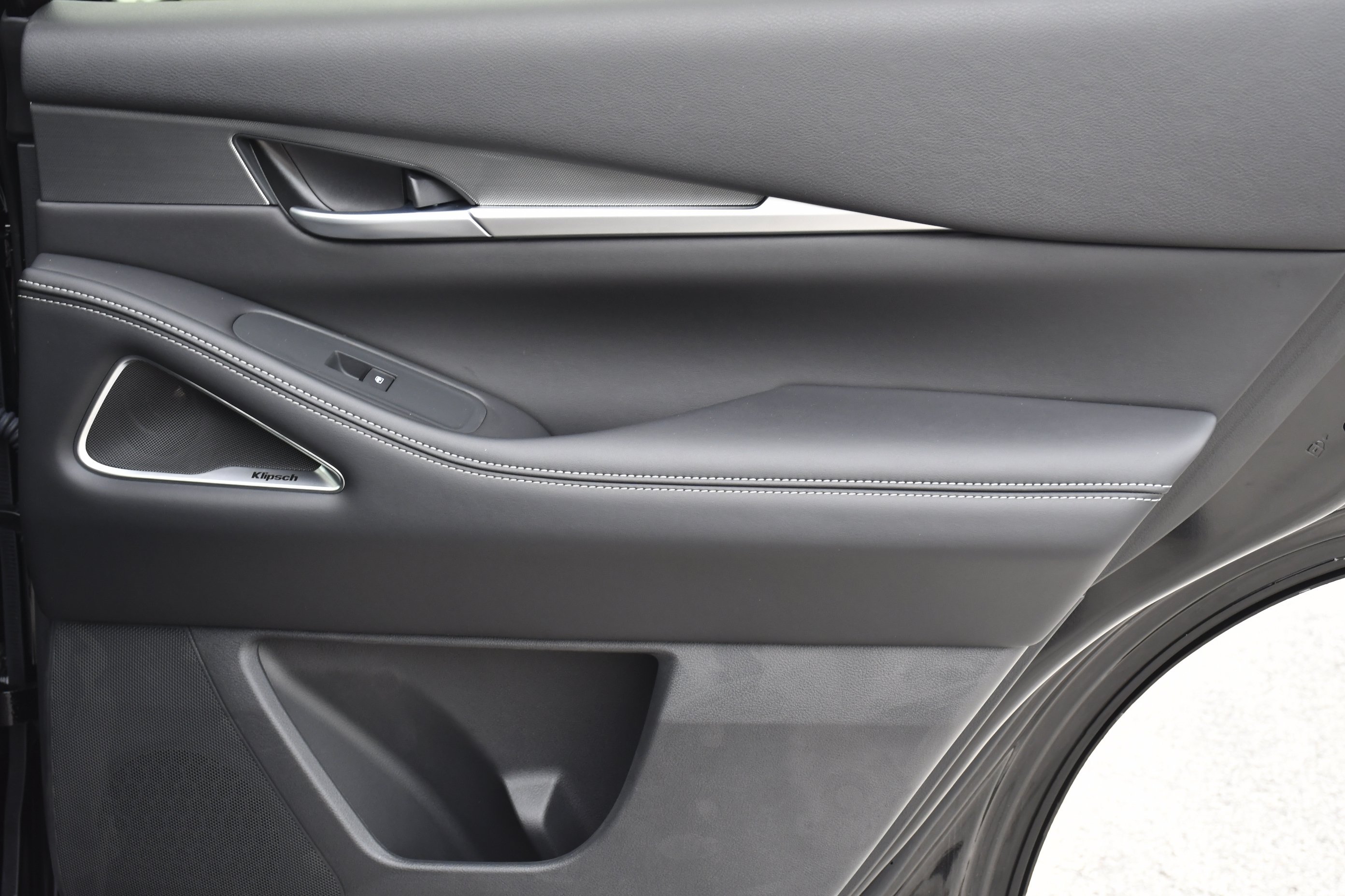 New 2027 MINERAL BLACK INFINITI Luxe FWD image 33