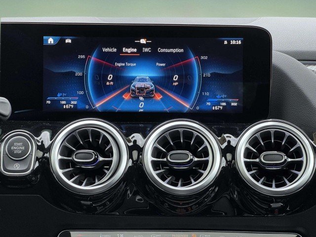 2026 Mercedes-Benz GLA AMG GLA 35 - Photo 16