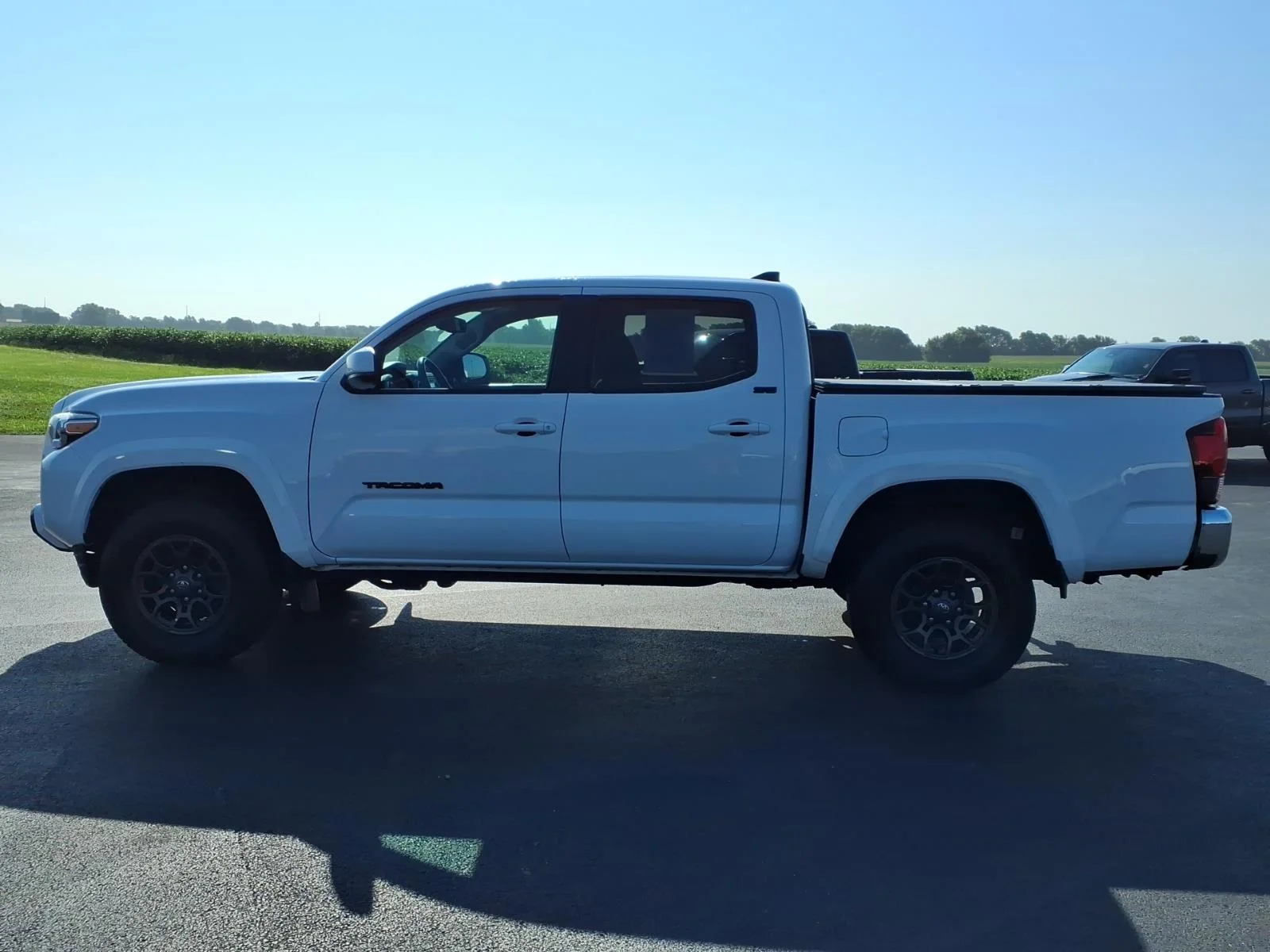 Used 2018 White Toyota  image 13
